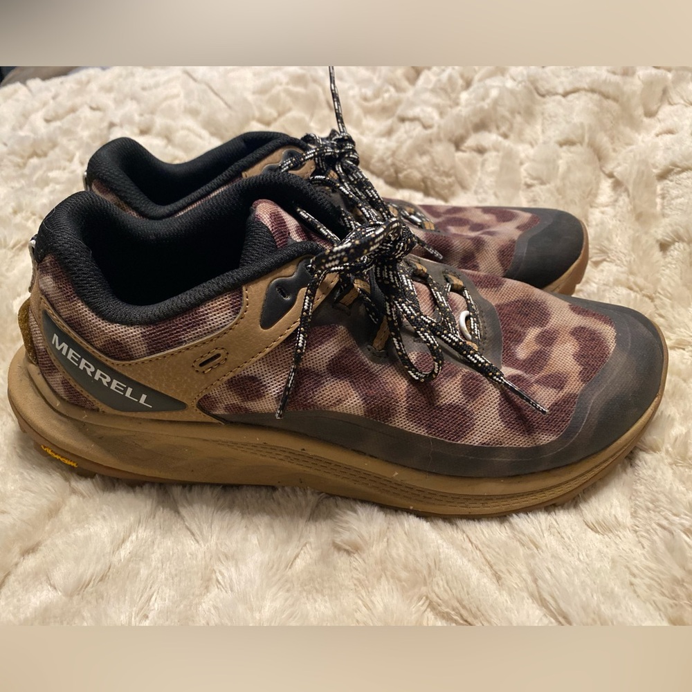 Women’s Merrell Antora 3 Leopard Trail Running Shoes size 10